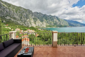 Duplex with panoramic sea views